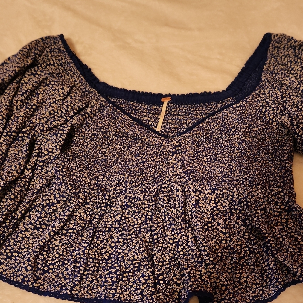 Free People Cropped Navy Floral Blouse Womans Size Medium - Picture 1 of 12